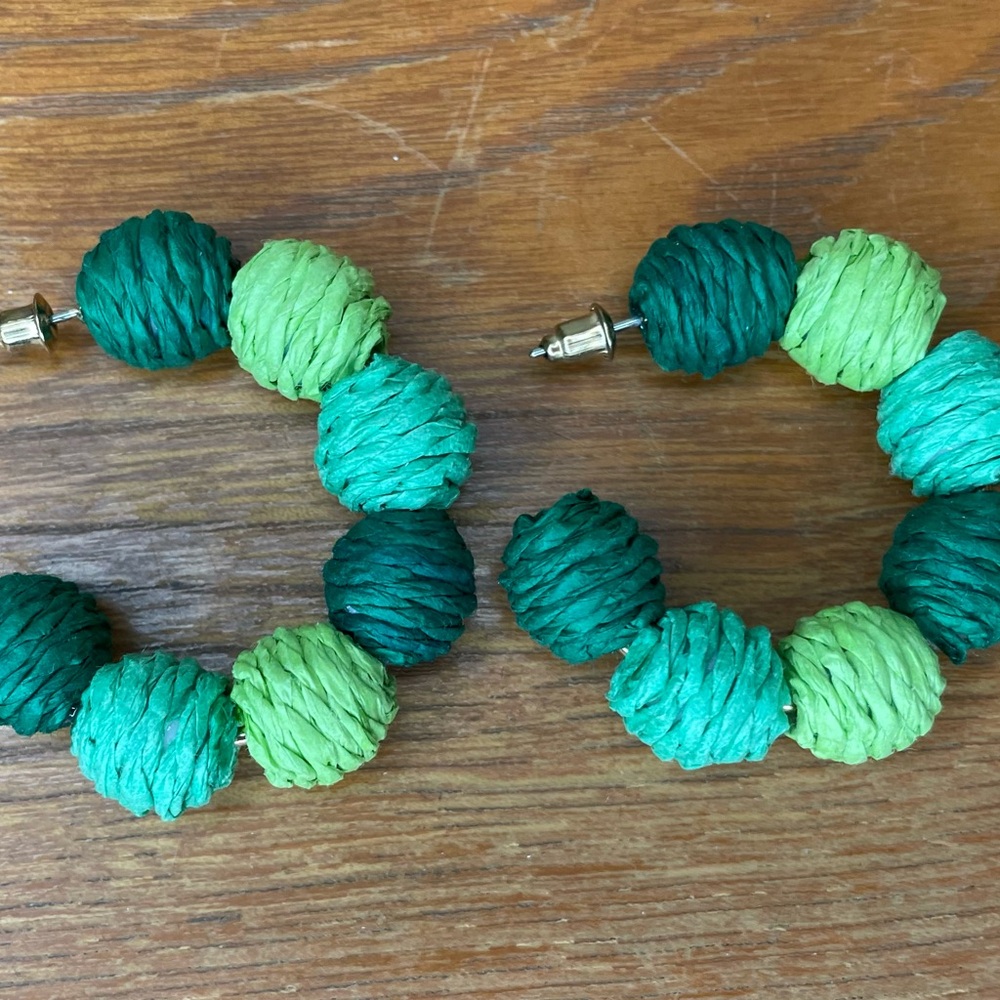 🆕 Boho Colorblock Raffia Wrapped Ball Hoop Earrings💚 - Picture 6 of 10